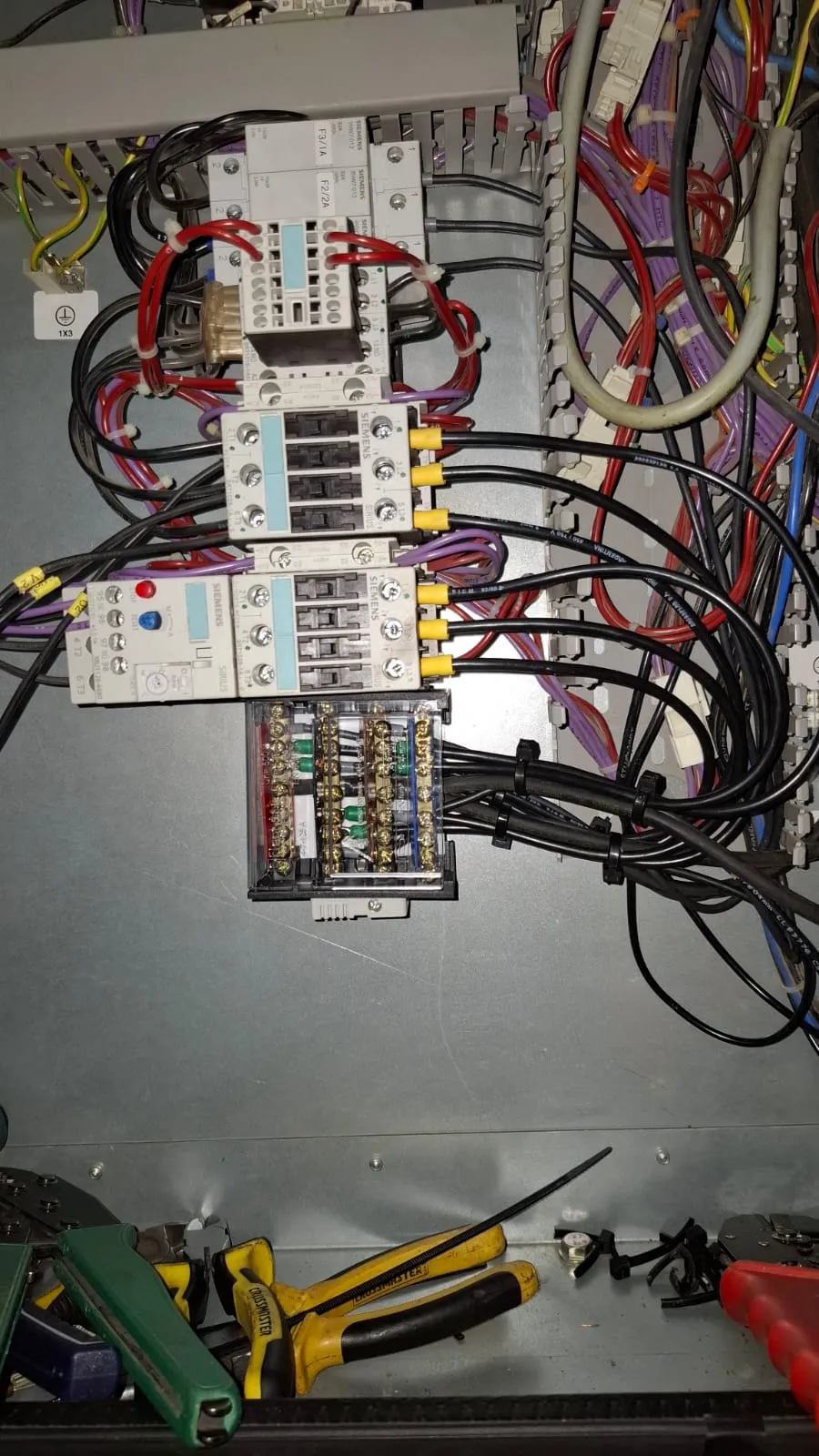 Trabajo eléctrico realizado por MEC Soluciones 16