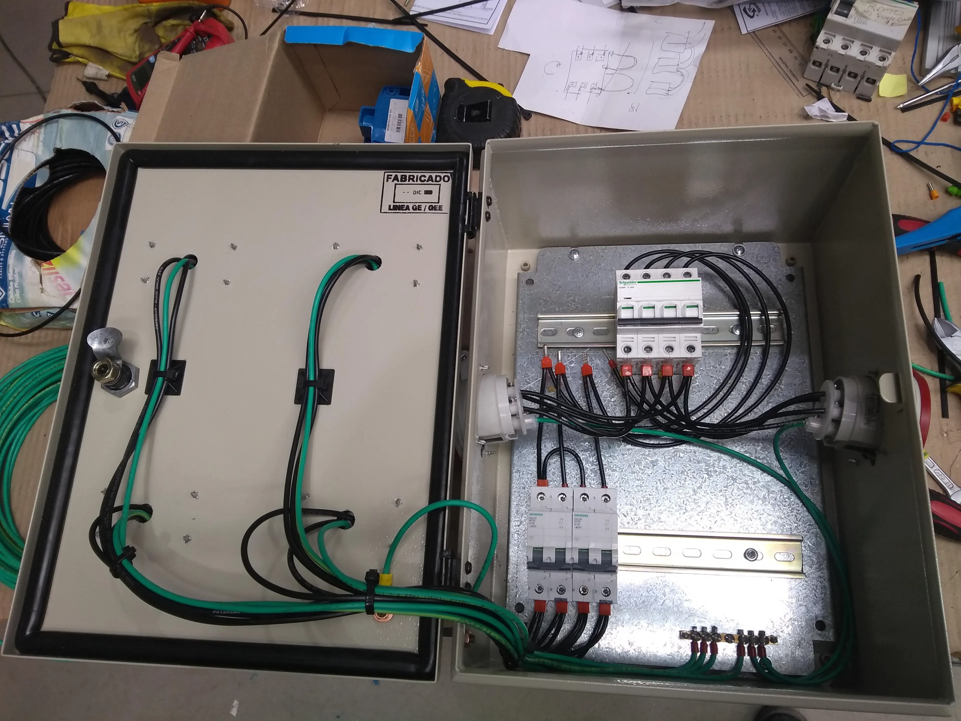 Trabajo eléctrico realizado por MEC Soluciones 3